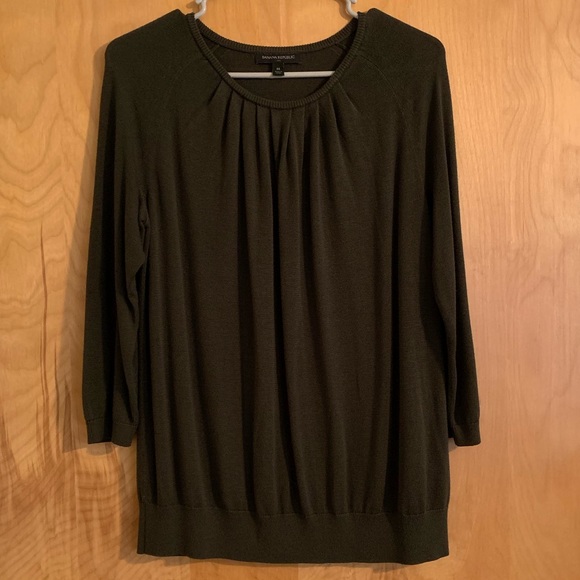 Banana Republic Sweaters - Ladies Banana Republic Olive Green Sweater